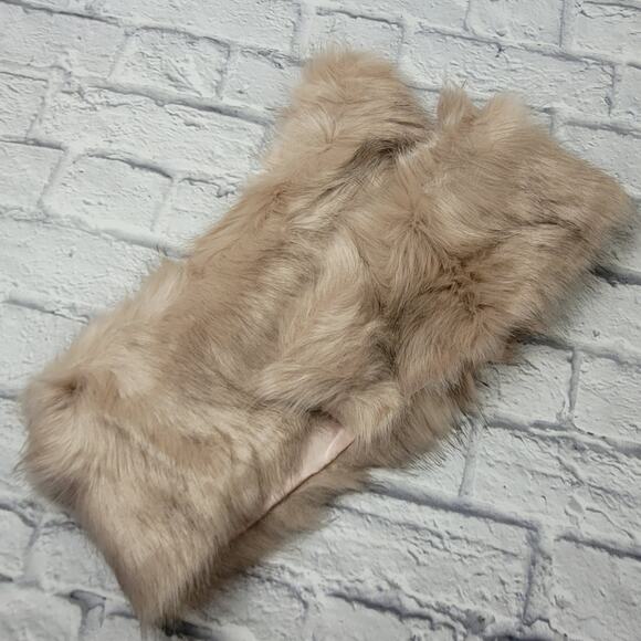 Mob Wife NWT Faux Fur Collar from Sole Society in Blush - Picture 2 of 11